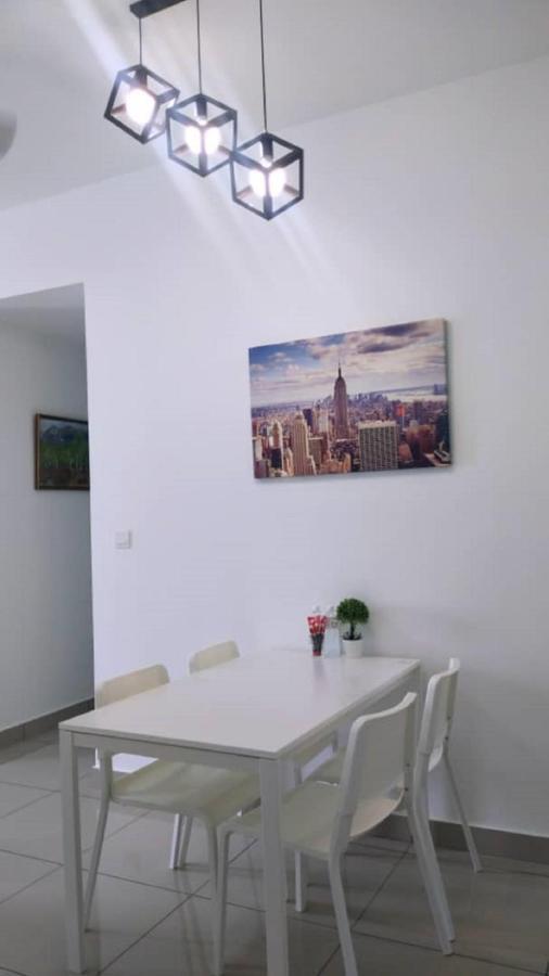 Bangi Almyra Suite Esterno foto